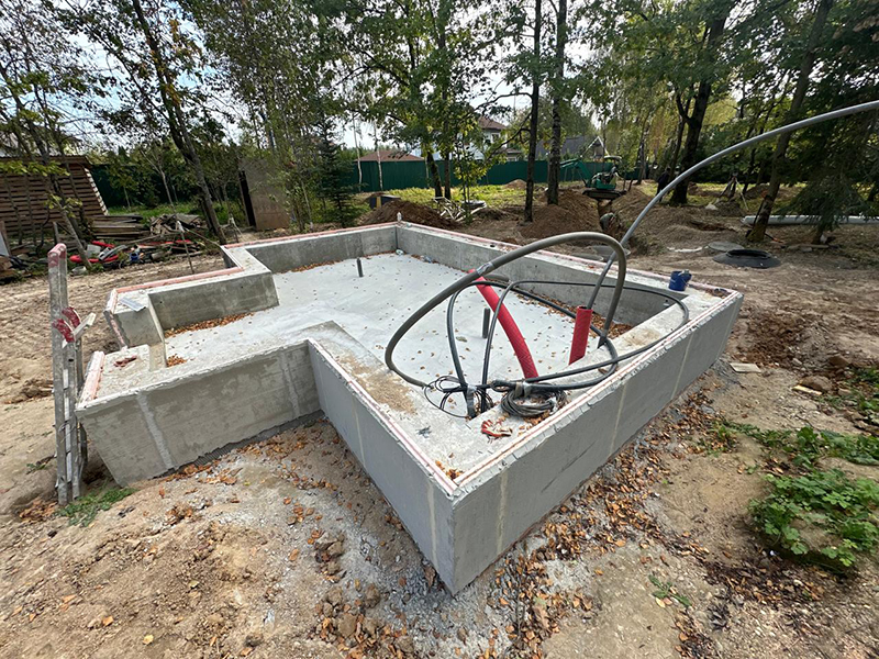 фундамент с закладными элементами